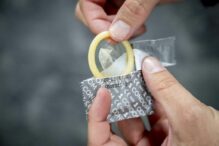 nytimes:-cel-mai-mare-producator-de-prezervative-din-lume-creste-preturile-cu-30%-din-cauza-razboiului-din-iran