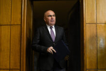 ministrii-psd-au-fost-bruiati-din-afara-guvernului,-spune-premierul-bolojan
