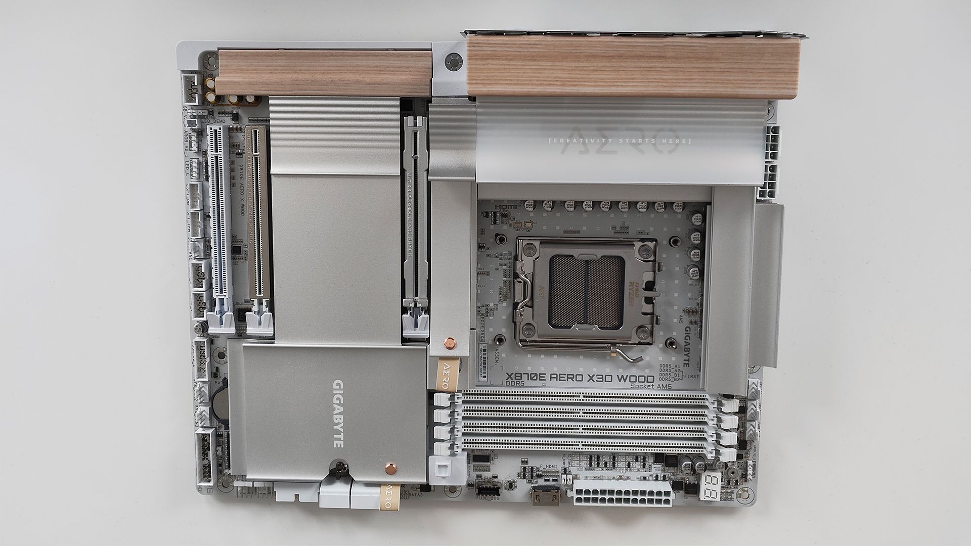 gigabyte-x870e-aero-x3d-wood,-o-placa-de-baza-cu-personalitate-(review)