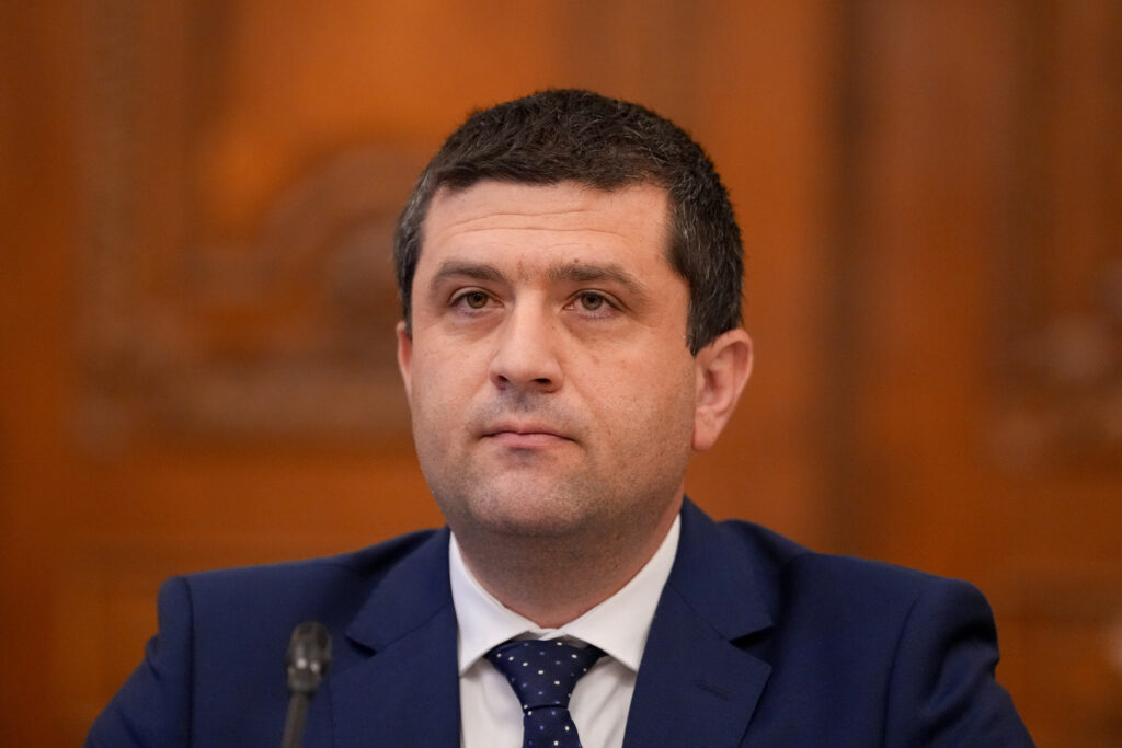 radu-miruta:-cinci-loturi-de-autostrada-din-a7-si-a8-risca-sa-piarda-finantarea