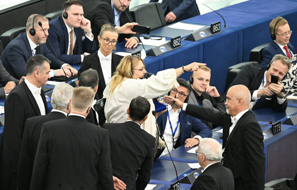 parlamentul-european-a-votat-pentru-ridicarea-imunitatii-dianei-sosoaca