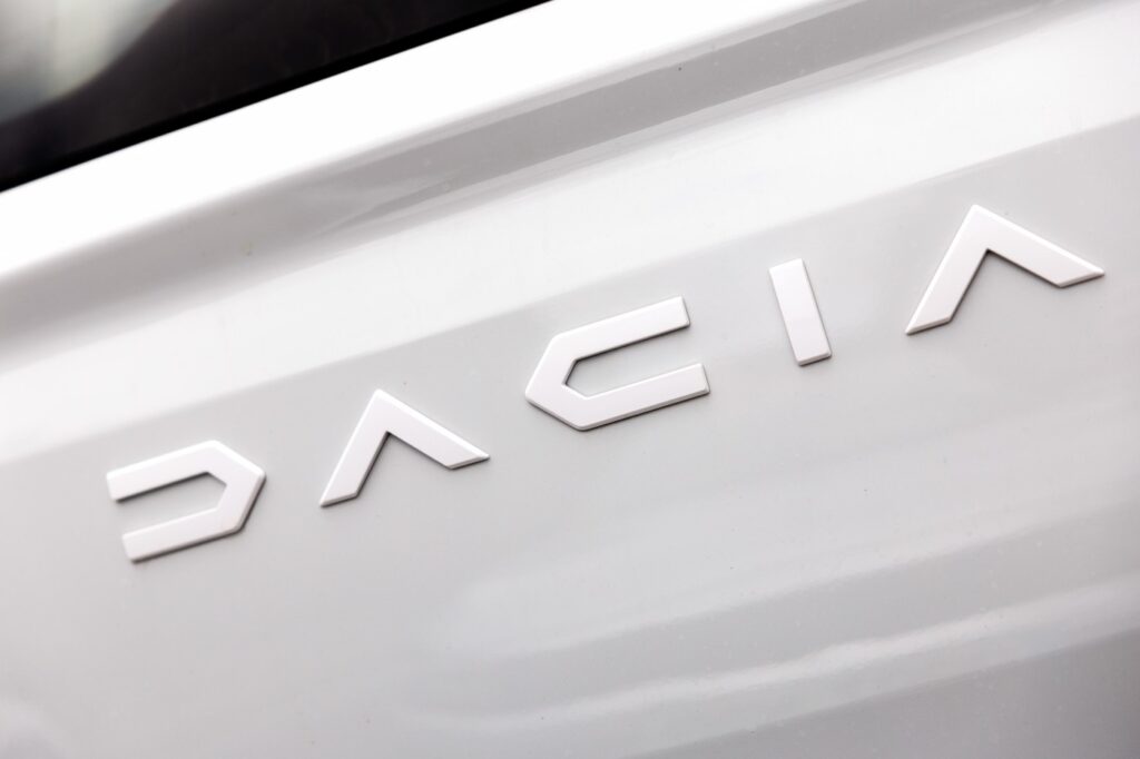primele-imagini-cu-noua-dacia-sandero-hybrid.-cum-arata-masina-care-va-revolutiona-piata-auto