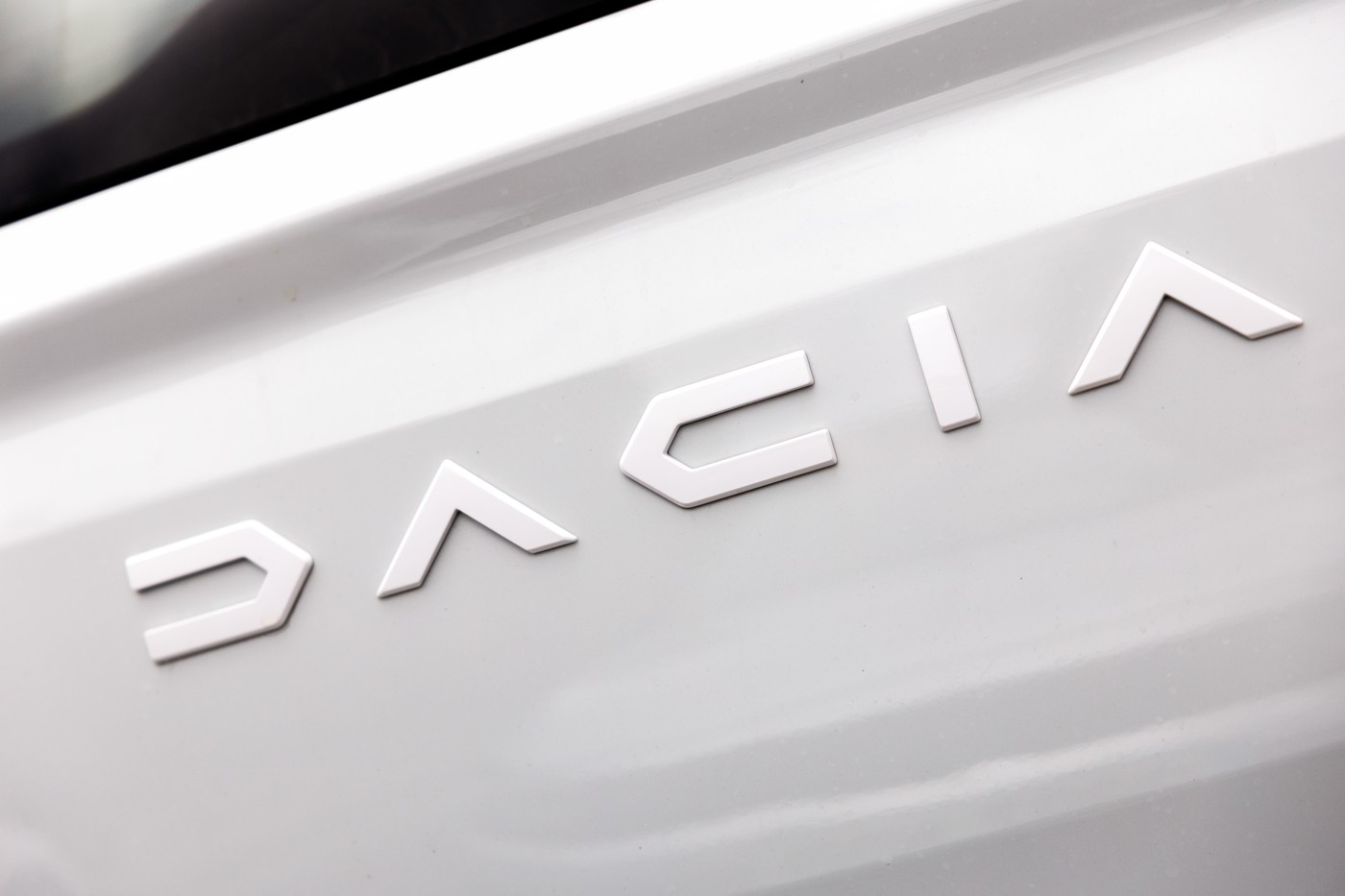 primele-imagini-cu-noua-dacia-sandero-hybrid.-cum-arata-masina-care-va-revolutiona-piata-auto