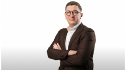 iulian-florin-bucsa-va-depune-juramantul-ca-subprefect-al-judetului-iasi
