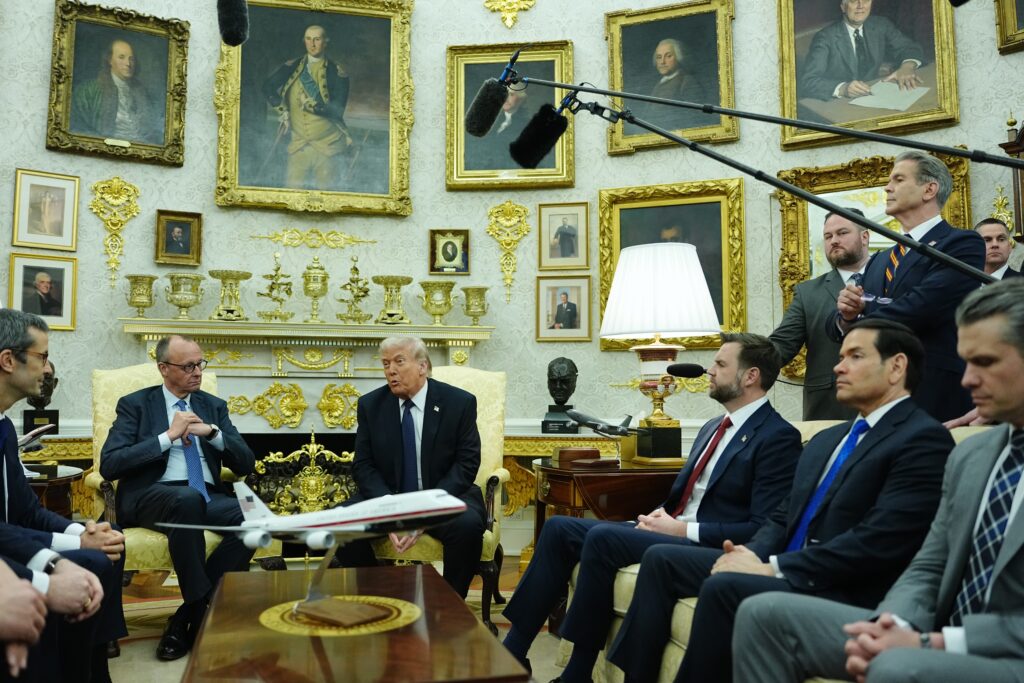 merz-reafirma-parteneriatul-militar-cu-sua,-in-ciuda-amenintarilor-lui-trump-privind-retragerea-trupelor-americane-din-germania