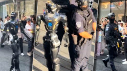robo-politistii-in-china.-in-shenzhen,-multimi-de-oameni-s-au-adunat-pentru-a-i-urmari-pe-roboti-la-lucru
