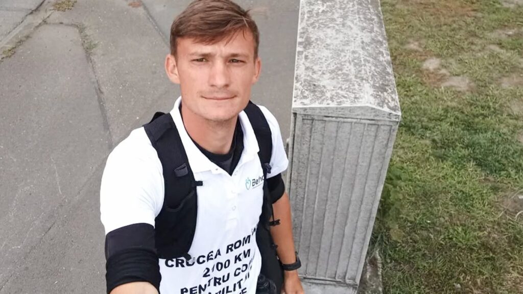 ultramaratonistul-adrian-sovea-va-alerga-2.800-de-km-in-sprijinul-copiilor-institutionalizati:-m-am-nascut-dintr-o-greseala,-dar-am-devenit-dovada-ca-unele-greseli-schimba-lumea