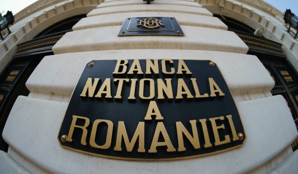 cu-o-zi-inainte-de-motiunea-de-cenzura-leul-isi-continua-deprecierea.-la-cat-este-cotata-azi-moneda-nationala-de-bnr