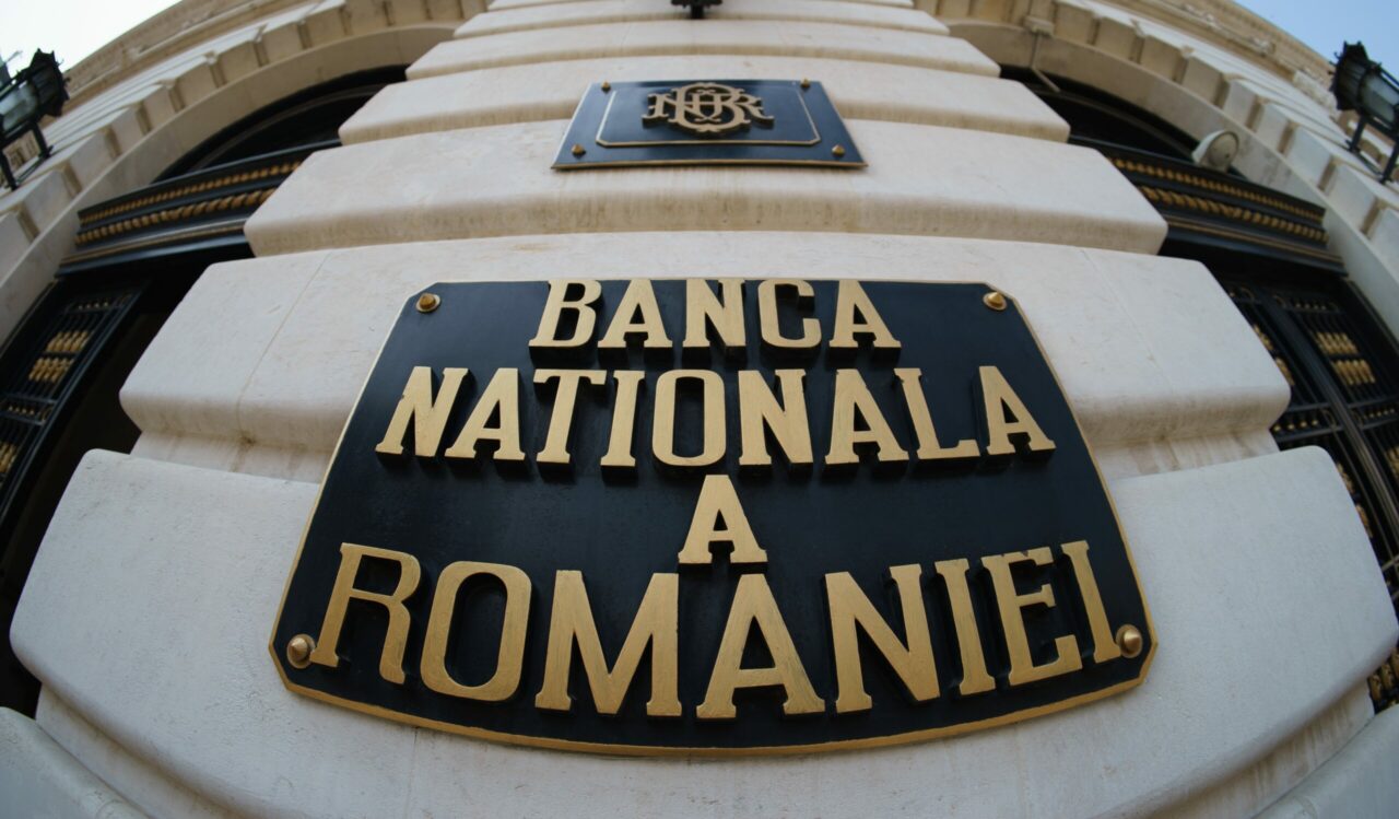 cu-o-zi-inainte-de-motiunea-de-cenzura-leul-isi-continua-deprecierea.-la-cat-este-cotata-azi-moneda-nationala-de-bnr
