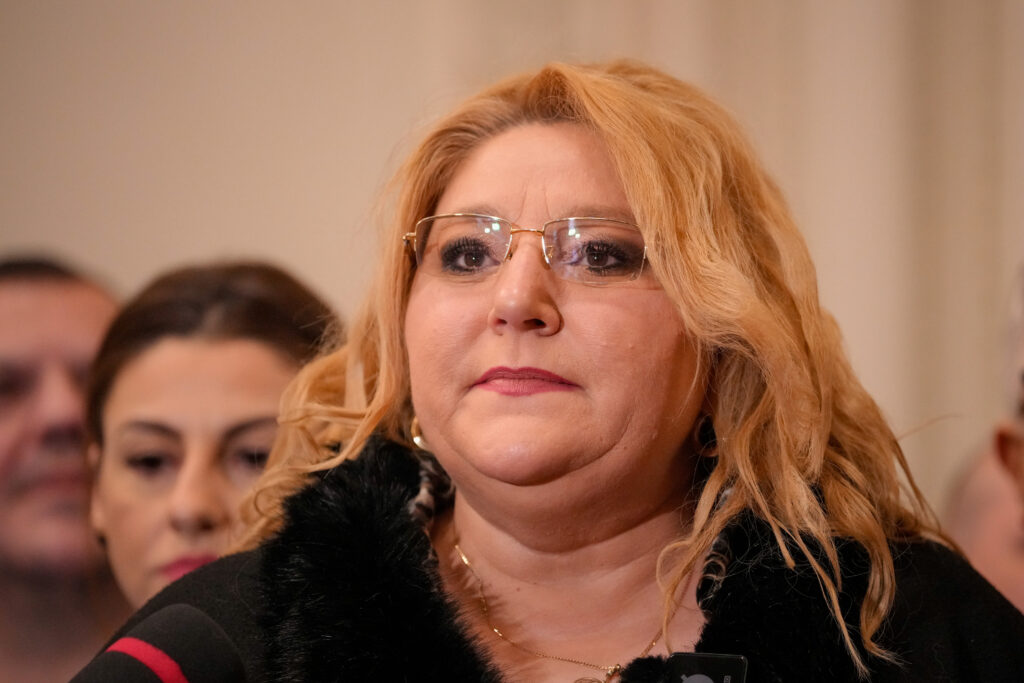 sosoaca:-parlamentarii-sos-romania-vor-vota-pentru-caderea-guvernului