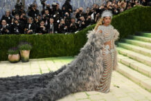 met-gala,-cea-mai-extravaganta-strangere-de-fonduri-din-sua-a-adunat-42-de-milioane-de-dolari.-tinutele-alese-de-vedete