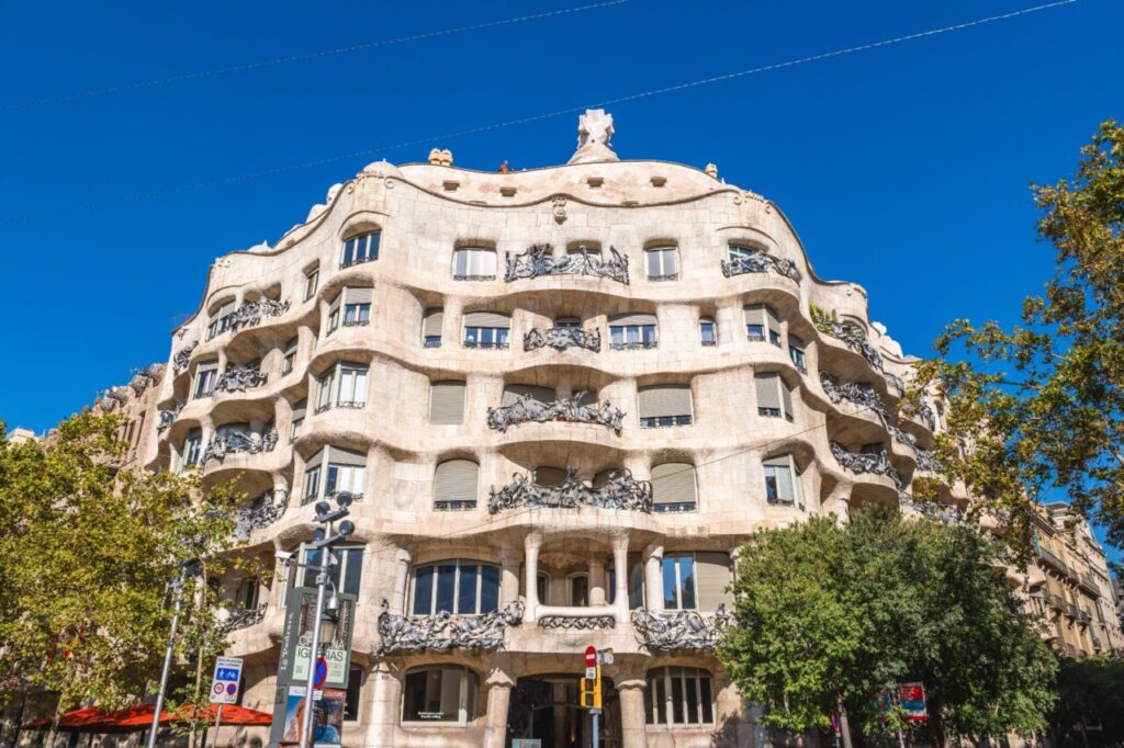 povestea-femeii-care-traieste-intr-un-aparament-din-casa-mila