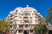 povestea-femeii-care-traieste-intr-un-apartament-din-casa-mila