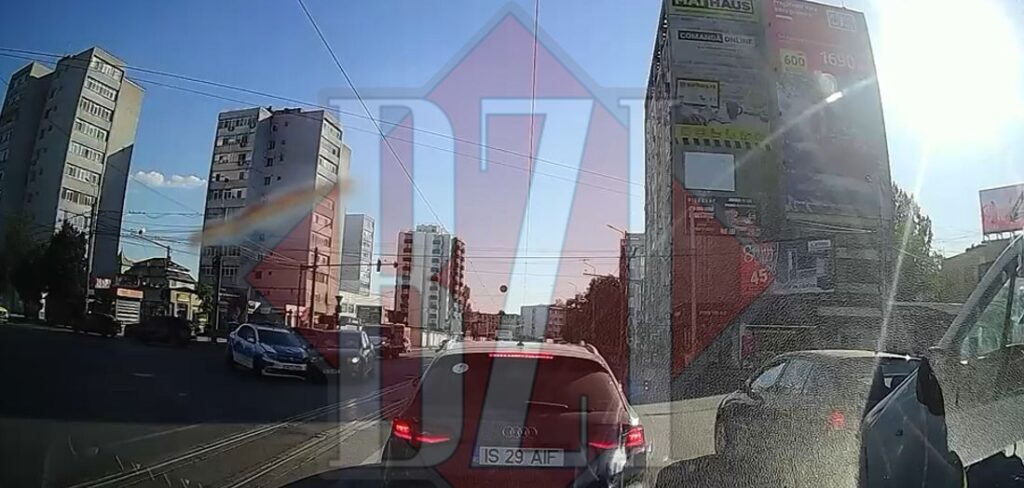 accident-rutier!-o-autospeciala-de-politie-este-izbita-violent-in-trafic-la-iasi