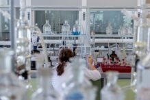 incident-bizar.-pielea-unei-femei-s-a-albastrit-dupa-ce-a-luat-un-medicament