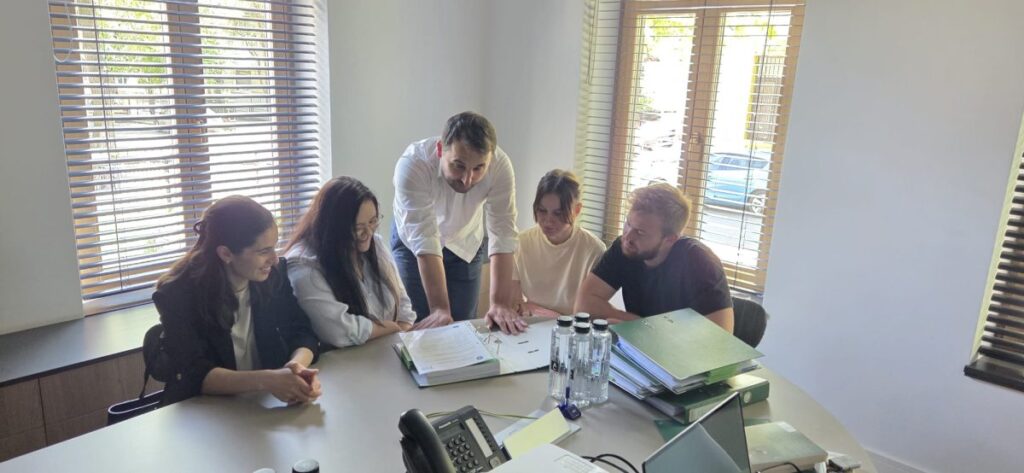 studentii-masteranzi-de-la-usv-iasi,-experienta-practica-in-managementul-proiectelor-agricole-la-cronos-consulting