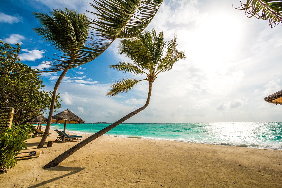 rusii-sfatuiesc-populatia-sa-plece-in-vacanta-de-vara-in-maldive.-reduceri-de-70%