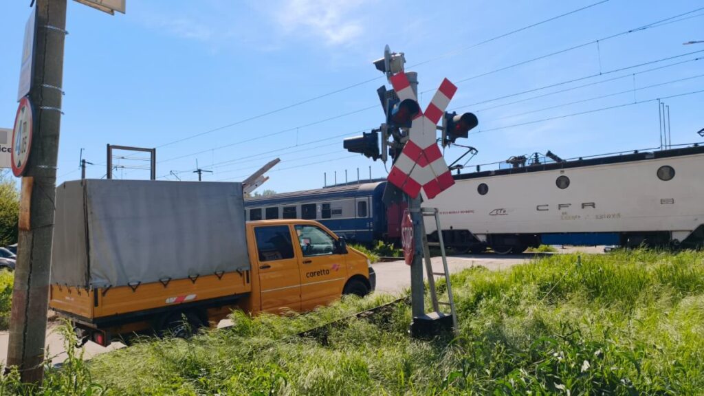lucrari-de-intretinere-la-semnalizarea-feroviara-in-iasi.-traficul-rutier-va-fi-restrictionat-temporar