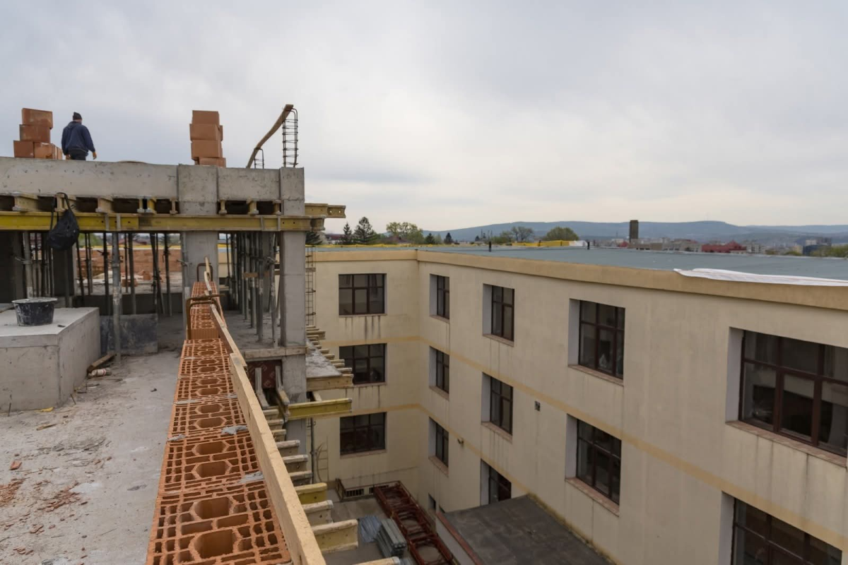 firma-mihul-srl-a-semnat-un-contract-de-60.000-de-lei-cu-primaria-iasi!-societatea-va-proiecta-instalatiile-de-detectie-si-stingere-incendiu-de-la-colegiul-national-mihai-eminescu