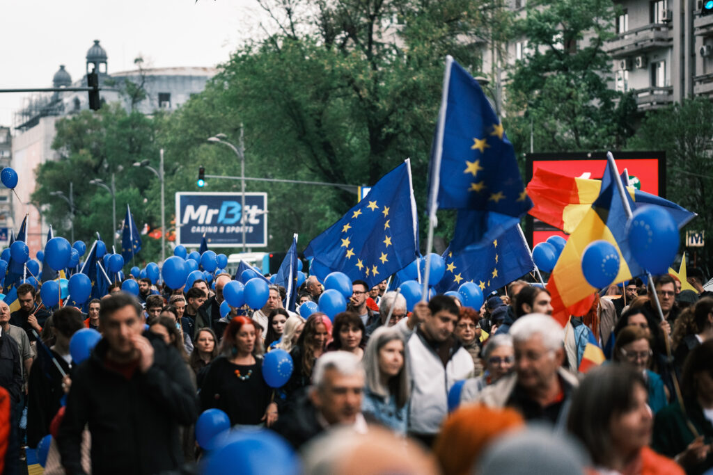 manifestatie-pro-ue-in-centrul-capitalei-de-ziua-europei,-cu-tema-un-singur-drum-europa.-mesajul-lui-tudor-chirila