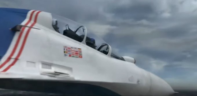 imagini-generate-cu-ai-la-parada-de-ziua-victoriei.-avioane-rusesti-cu-steaguri-nato-au-aparut-in-transmisiunea-oficiala
