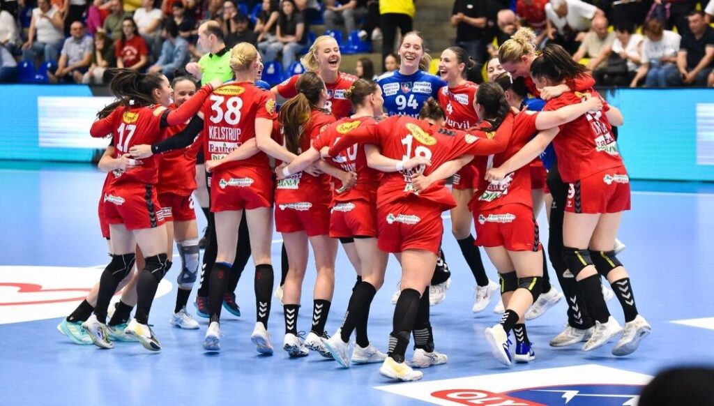 stim-finala-cupei-romaniei-la-handbal-feminin:-scm-rm.-valcea-gloria-bistrita!-cine-transmite-la-tv-partida-de-la-baia-mare