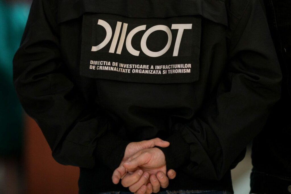 politisti-si-vamesi-retinuti-intr-un-dosar-urias-de-contrabanda-la-granita-cu-ucraina.-ce-au-descoperit-procurorii-diicot-in-urma-perchezitiilor