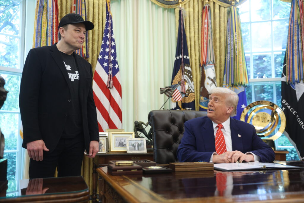 trump-merge-in-china-cu-elon-musk-si-tim-cook:-miza-uriasa-din-spatele-delegatiei-de-miliardari
