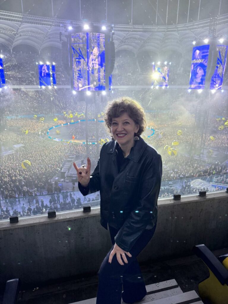 de-la-concertul-metallica,-oana-gheorghiu-se-rafuieste-cu-psd-si-insista-ca-nu-a-facut-trafic-de-influenta-cand-a-trimis-mailuri-pentru-grupul-schwarz