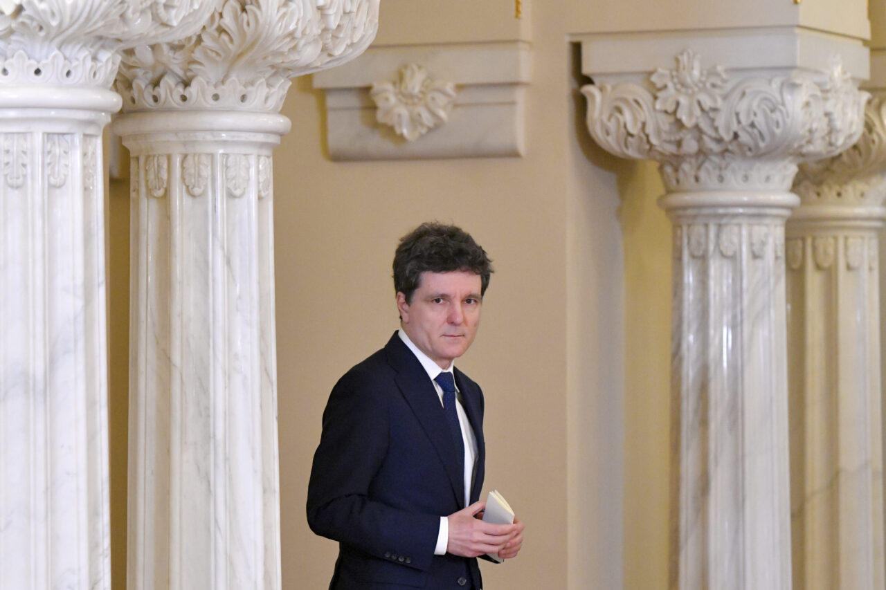 nicusor-dan-a-stabilit-data-consultarilor-oficiale-pentru-desemnarea-viitorului-premier.-ordinea-in-care-partidele-se-vor-intalni-cu-presedintele