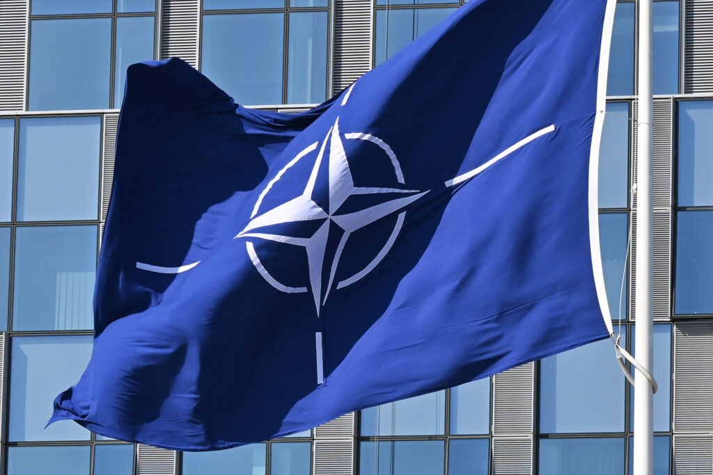 ft:-nato-va-presa-companiile-europene-de-armament-sa-creasca-investitiile-si-productia