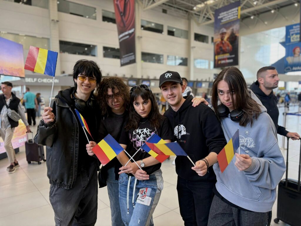 fiul-lui-mihu-din-toate-panzele-sus”-si-baiatul-profesoarei-de-canto-a-alexandrei-|-povestea-trupei-care-a-dus-romania-pe-locul-3-la-eurovision