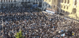 universitatea-craiova-si-a-prezentat-trofeele-in-fata-suporterilor.-jucatorii-au-ajuns-in-centrul-orasului-cu-un-autocar-descoperit