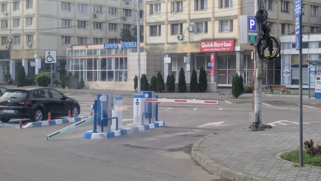 bariera-distrusa-la-doar-cateva-zile-de-la-inaugurare-in-parcarea-din-piata-unirii
