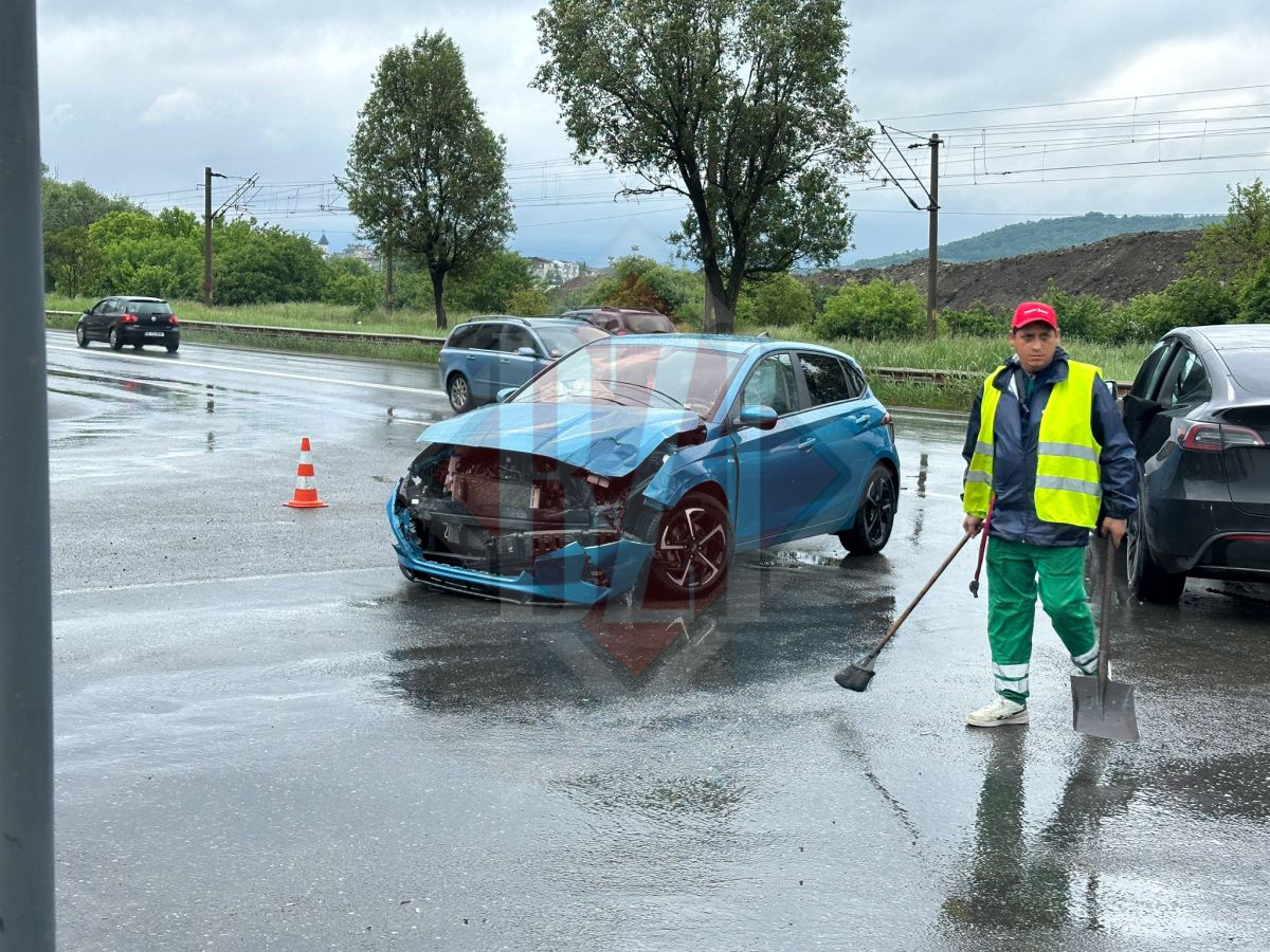 accident-cu-trei-masini-in-rond-pacurari!-o-persoana-a-fost-ranita