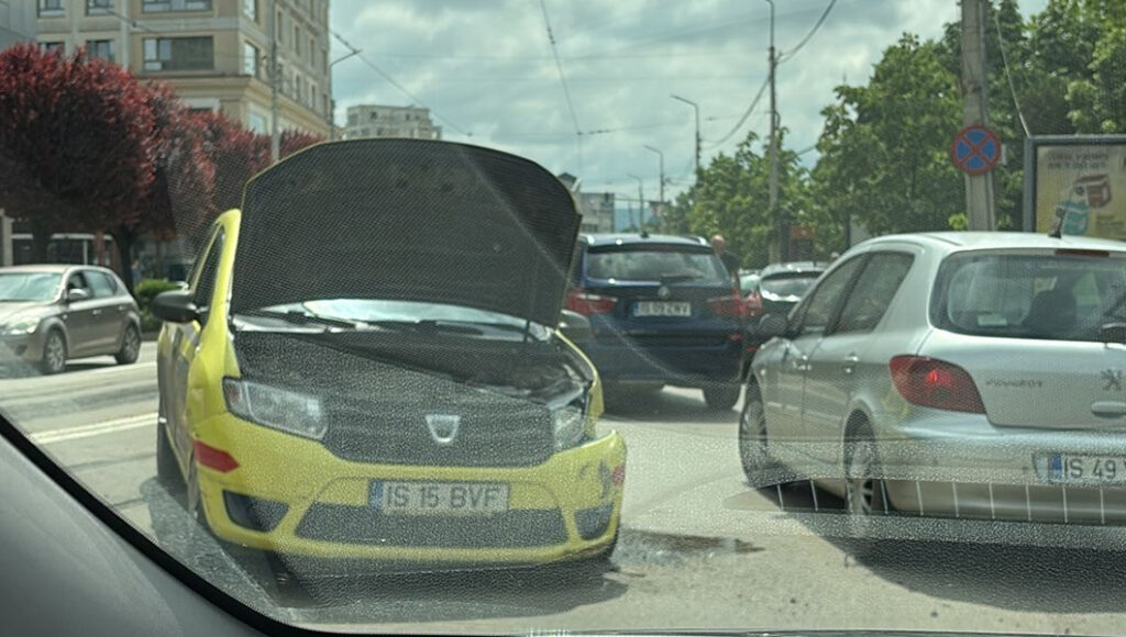 accident-rutier-pe-strada-palat-din-iasi.-trei-autoturisme-implicate