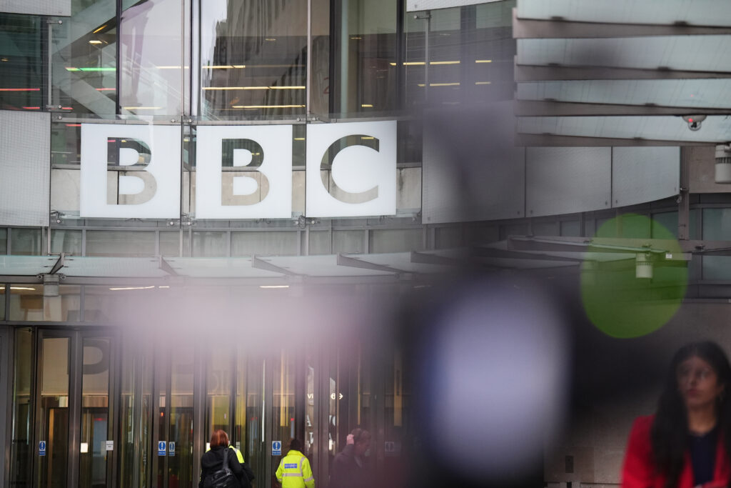 bbc-world-service-va-lansa-platforme-de-stiri-in-limba-romana-si-maghiara-pentru-europa-de-est