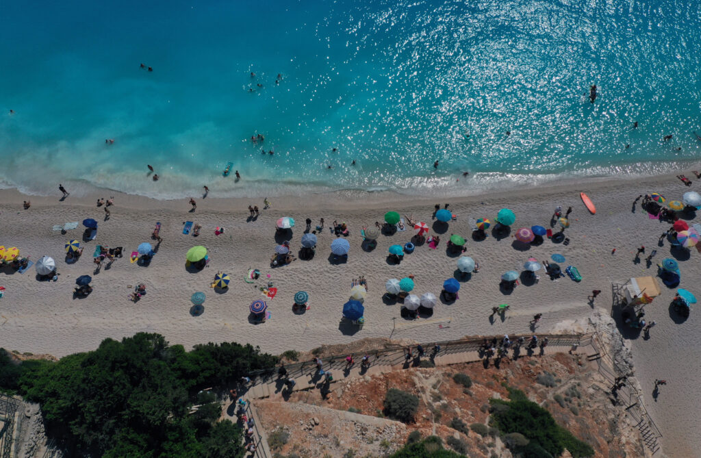 batalia-pe-sezlongurile-din-grecia,-o-problema-ce-ii-ingrijoreaza-pe-hotelieri