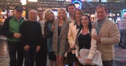 nadia-comaneci-si-a-invitat-oaspetii-in-las-vegas!-in-acelasi-timp,-la-10.000-kilometri-distanta,-la-focsani,-s-a-lansat-o-colectie-de-moda-cu-numele-sau