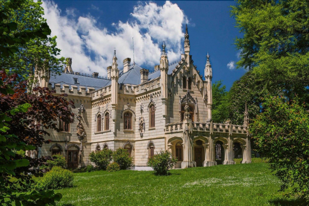 doua-oferte-au-fost-depuse-la-licitatia-pentru-lucrarile-de-conservare-si-restaurare-a-picturii-murale-din-interiorul-castelului-sturdza!-contractul-depaseste-2-milioane-de-euro