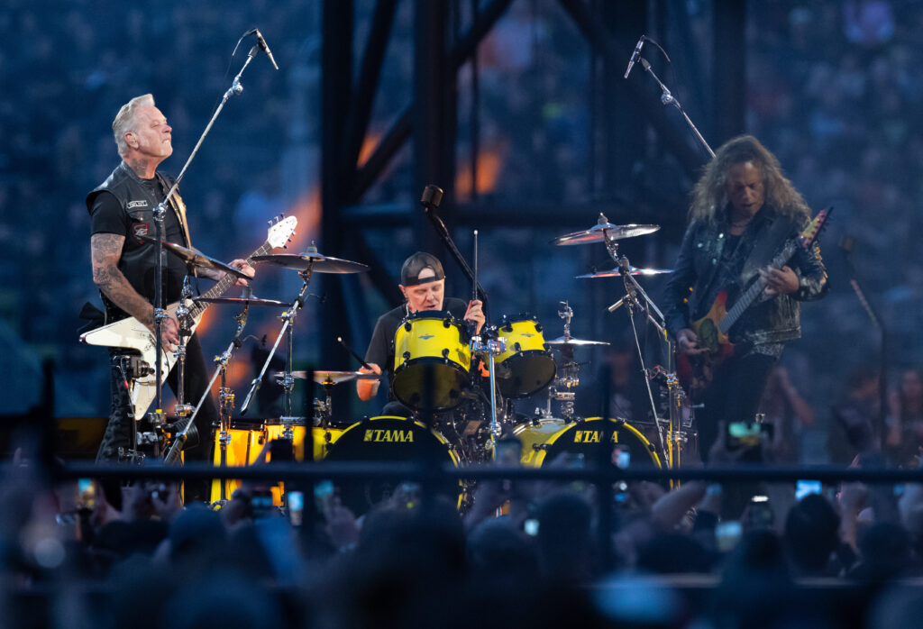 metallica-isi-indeamna-fanii-sa-doneze-sange-si-plasma-inaintea-turneului-din-marea-britanie