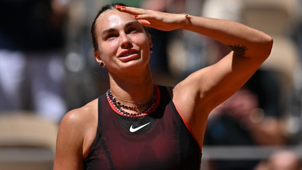 aryna-sabalenka-i-a-lasat-pe-toti-masca-la-roland-garros:-a-aparut-cu-diamante-de-23-de-carate!