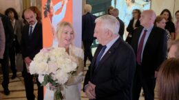 ce-a-primit-nadia-comaneci-de-la-mugur-isarescu.-apoi,-discursul-guvernatorului-bnr-a-impresionat-o-profund