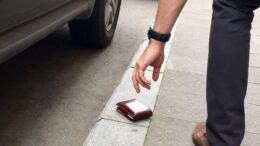 judecat-pentru-ca-a-gasit-un-portofel!-victima-a-fost-prejudiciata-cu-2.700-de-lei!
