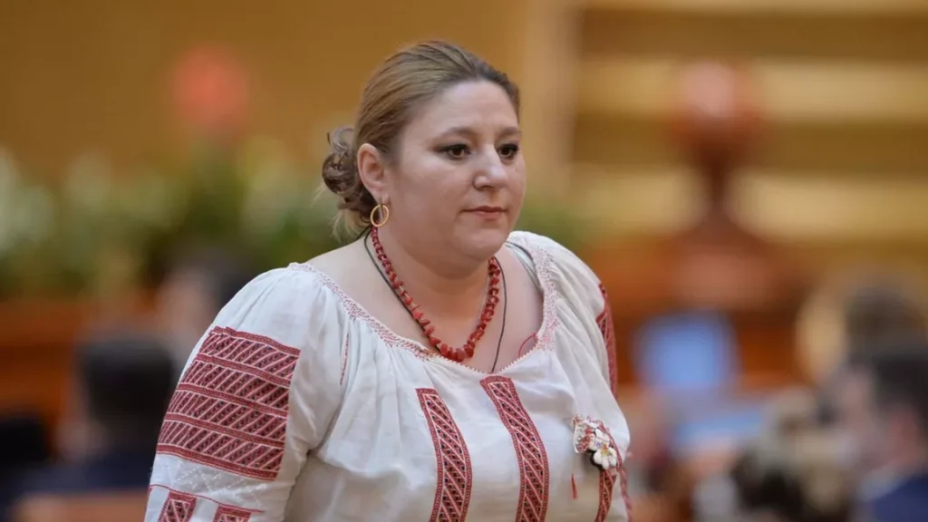 diana-iovanovici-sosoaca,-reclama-presiuni-din-partea-autoritatilor,-in-organizarea-evenimentului-de-sambata,-la-manastirea-plaviceni:-ei-incalca-legea-bor.-cand-sosoaca-face-un-parastas,-s-a-terminat