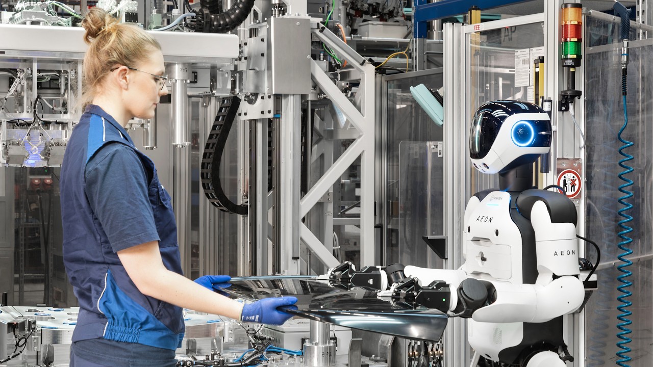 bmw-da-unda-verde-folosirii-robotilor-umanoizi-la-asamblarea-de-autoturisme-in-europa