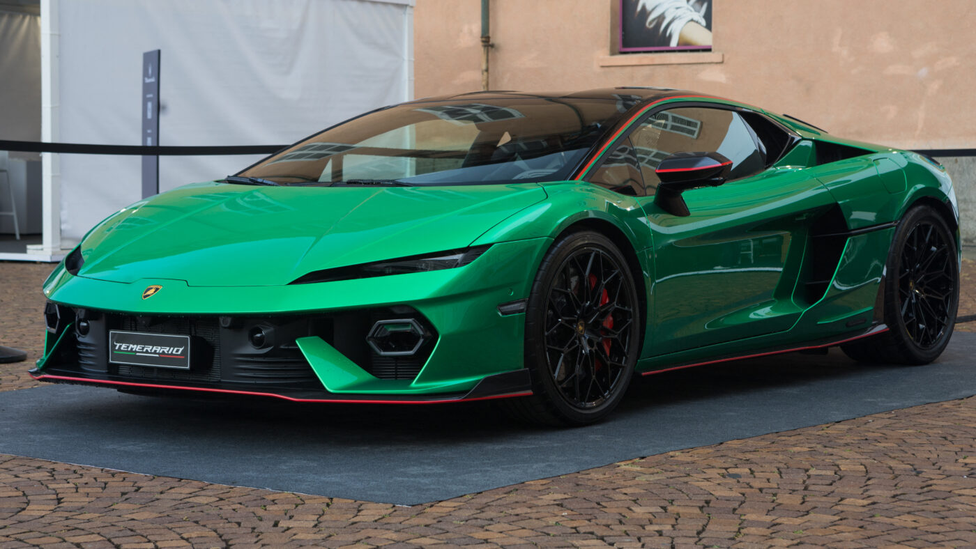 celebrul-fotbalist,-arestat-dupa-ce-a-condus-drogat-si-a-facut-accident-cu-bolidul-sau-lamborghini