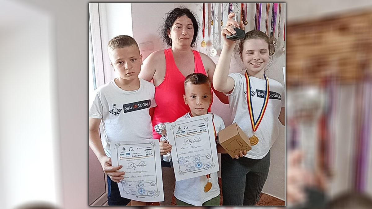 o-mama,-nascuta-fara-maini,-lupta-pentru-viitorul-copilului-sau-familia-incearca-sa-stranga-8.800-de-lei-pentru-un-aparat-auditiv,-necesar-celui-mai-mic-dintre-cei-trei-copii
