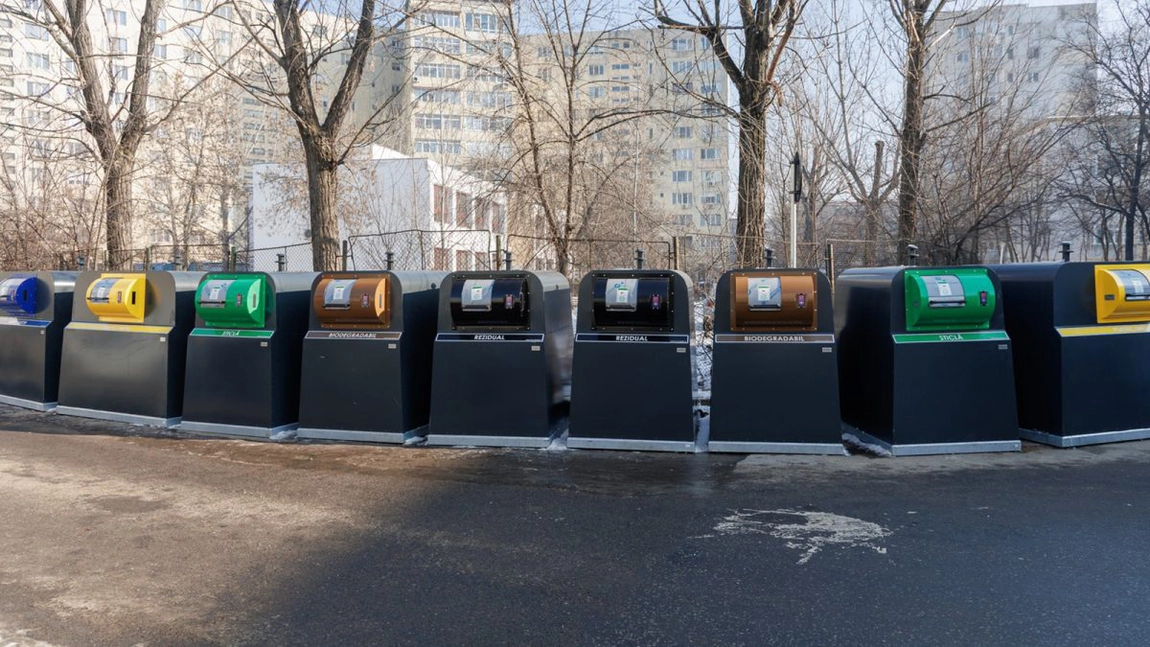 insulele-ecologice-din-iasi-nu-sunt-functionale-la-mai-bine-de-patru-luni-de-la-montare!-ministerul-mediului-nu-a-reusit-sa-introduca-cartelele-de-acces-in-sistem