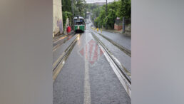 un-tramvai-a-ramas-blocat-in-panta-intre-statii.-calatorii-au-fost-nevoiti-sa-coboare